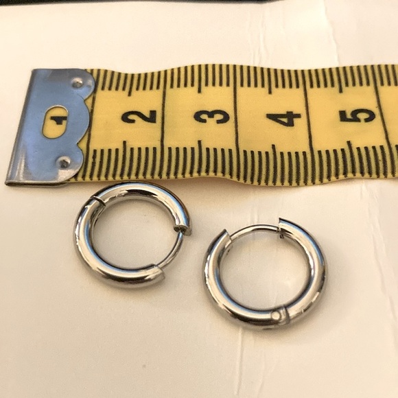 *BOGO FREE* silver hoop earrings - Picture 2 of 2